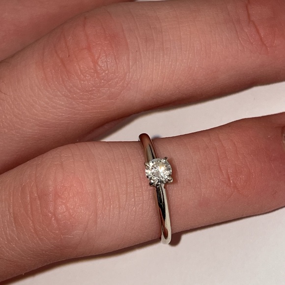 Solid 14K White Gold Natural Round Cut 1/4CT Diamond Solitaire Ring Vintage - Picture 3 of 17